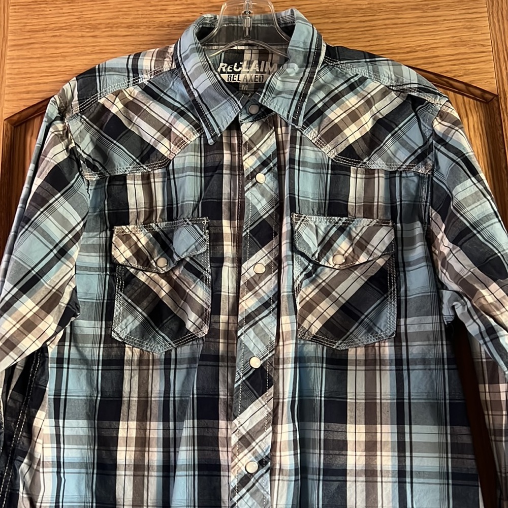 Size medium button down top - Picture 3 of 7
